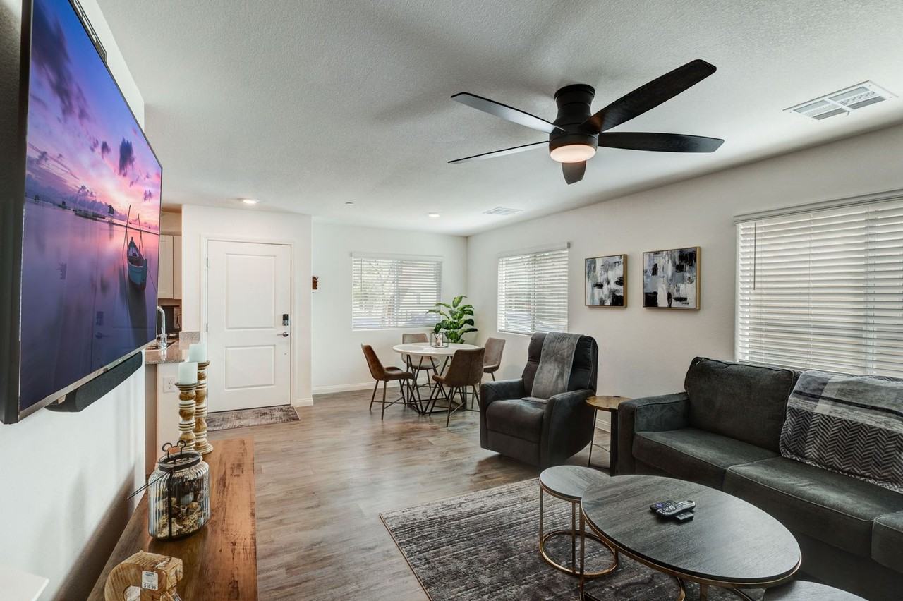 12128 Frost Line Road - Photo 6 of 39