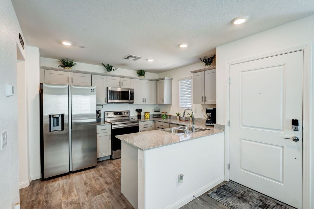 12128 Frost Line Road - Photo 7 of 39