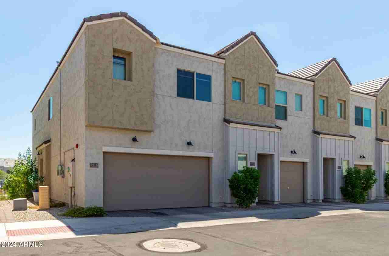 2227 W Laurie Ln - Photo 3 of 50