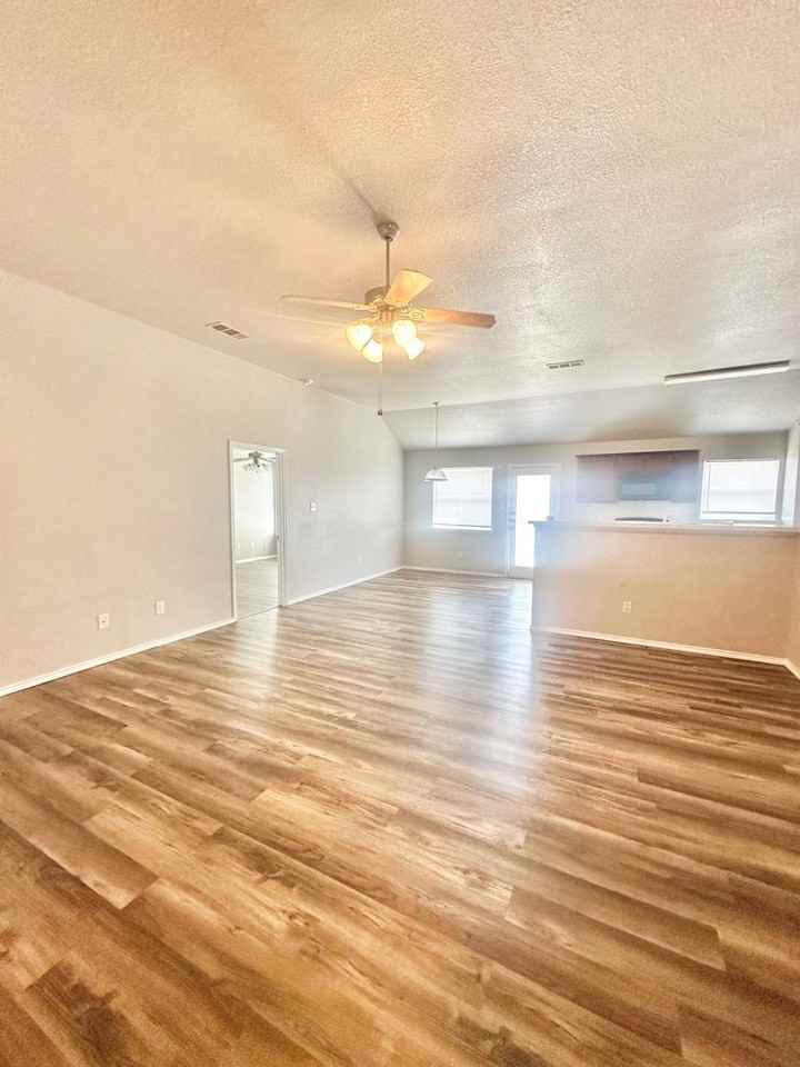 304 Aries Ave - Photo 2 of 11