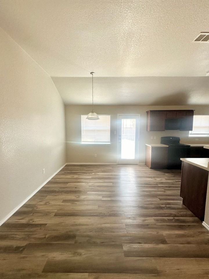 304 Aries Ave - Photo 3 of 11