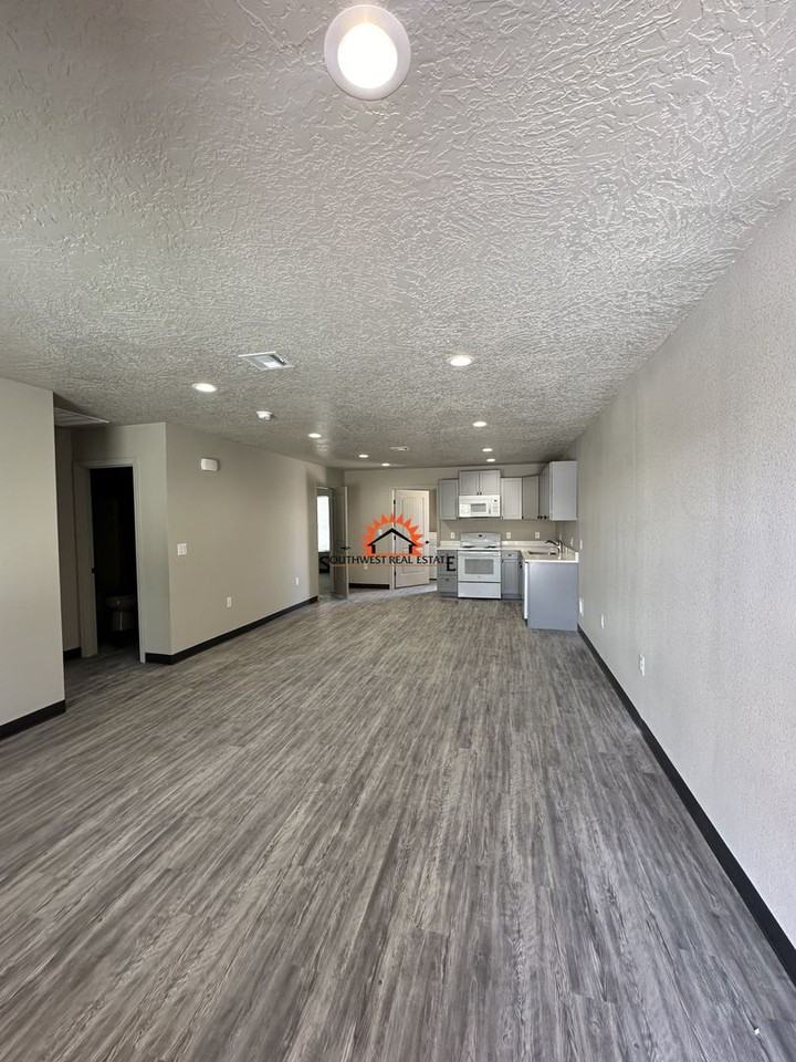 1500 S. Ave G - Photo 2 of 5