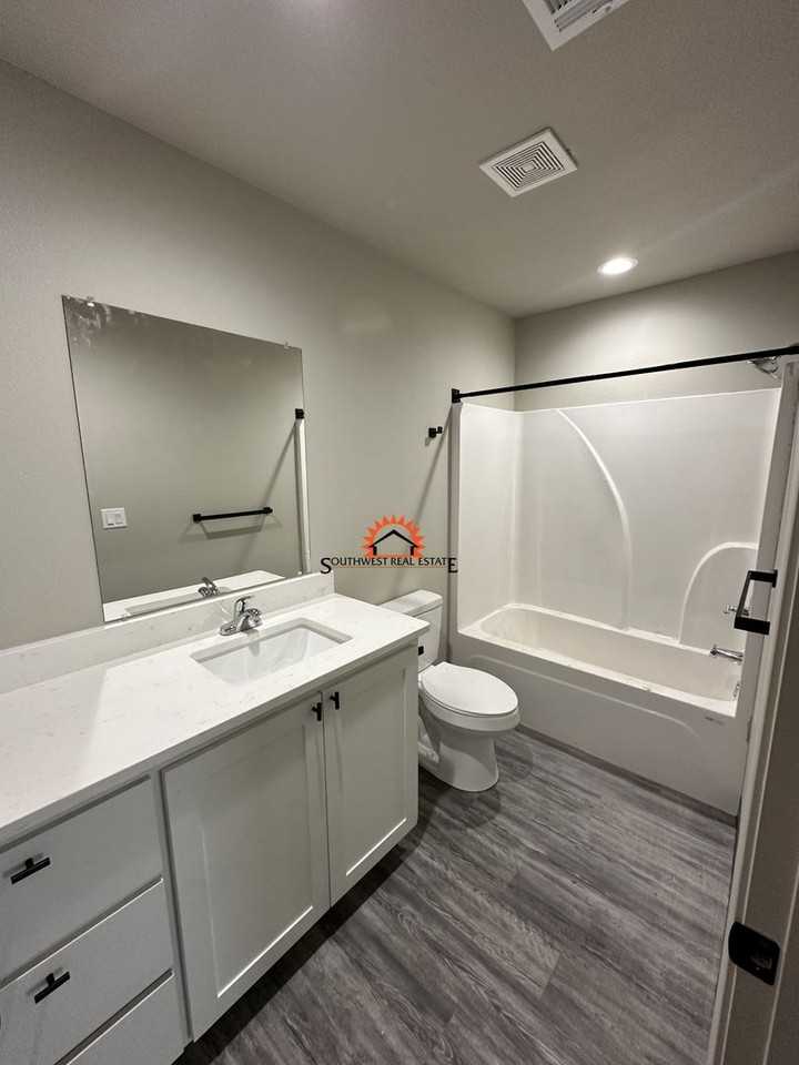 1500 S. Ave G - Photo 3 of 5