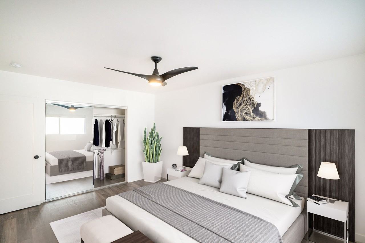 1036 N Genesee Ave - Photo 2 of 11