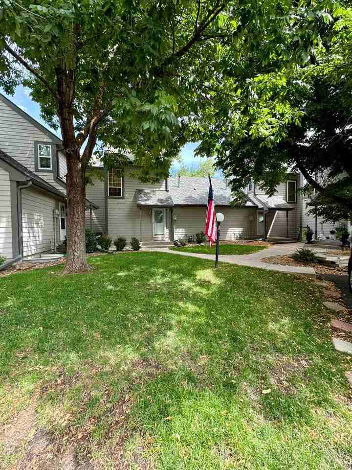 370 Cobblestone Dr - Photo 2 of 41