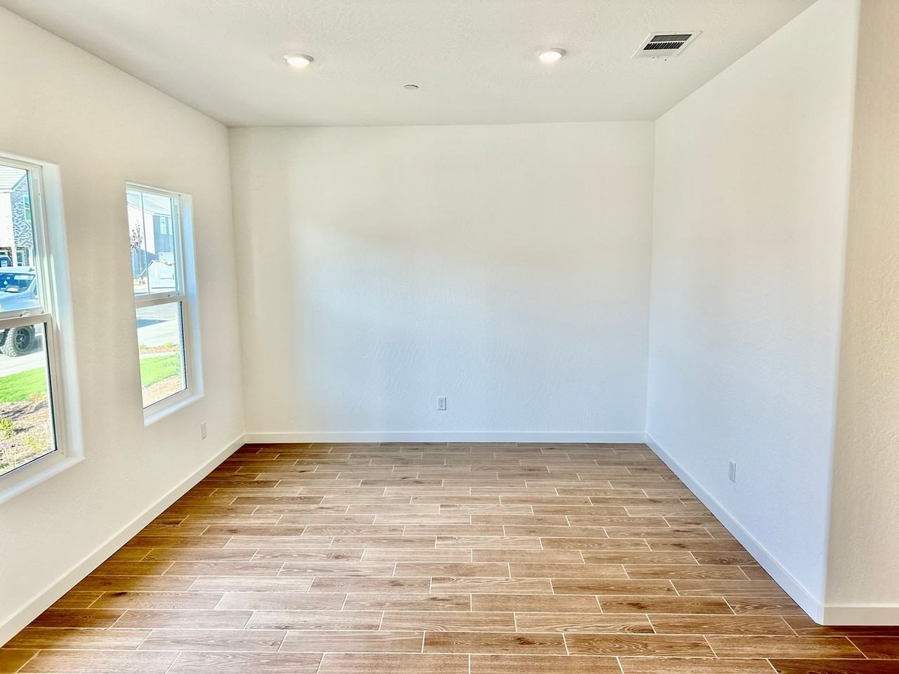 843 Ponderosa Way W - Photo 2 of 43