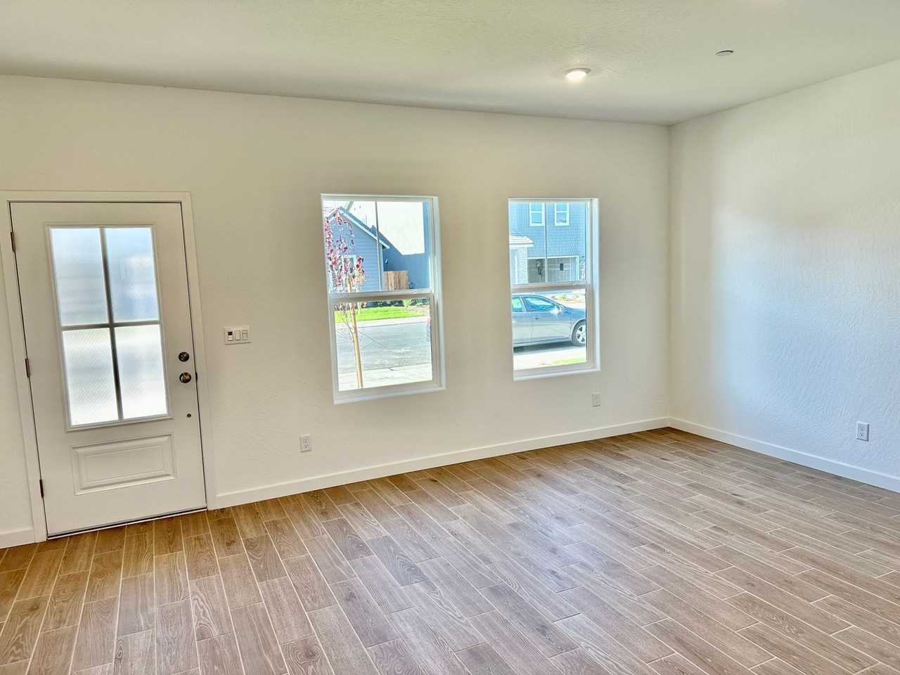 843 Ponderosa Way W - Photo 4 of 43