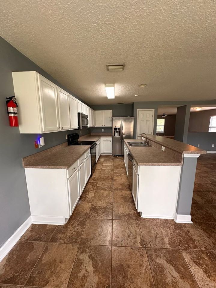 96198 Boardwalk Lndg - Photo 2 of 23