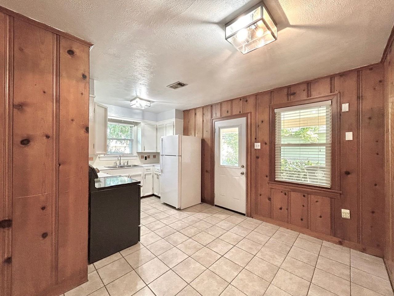 2428 Orpine Ave - Photo 5 of 23