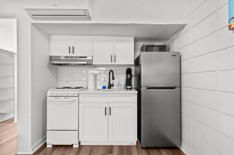 425 2nd St N #6 - Photo 3 of 8