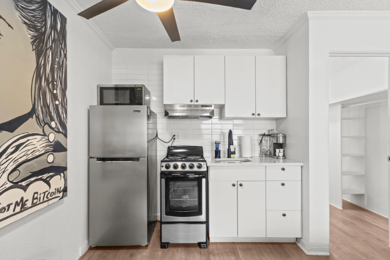 425 2nd St N #18 - Photo 3 of 8