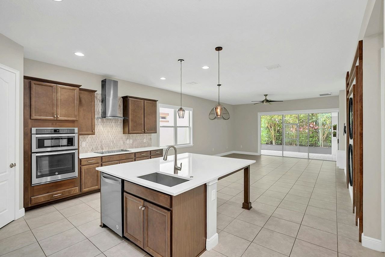 10227 Henbury Street - Photo 4 of 40