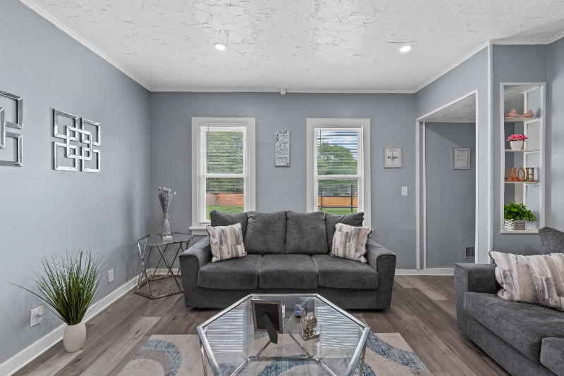 124 W Garfield Ave - Photo 2 of 18