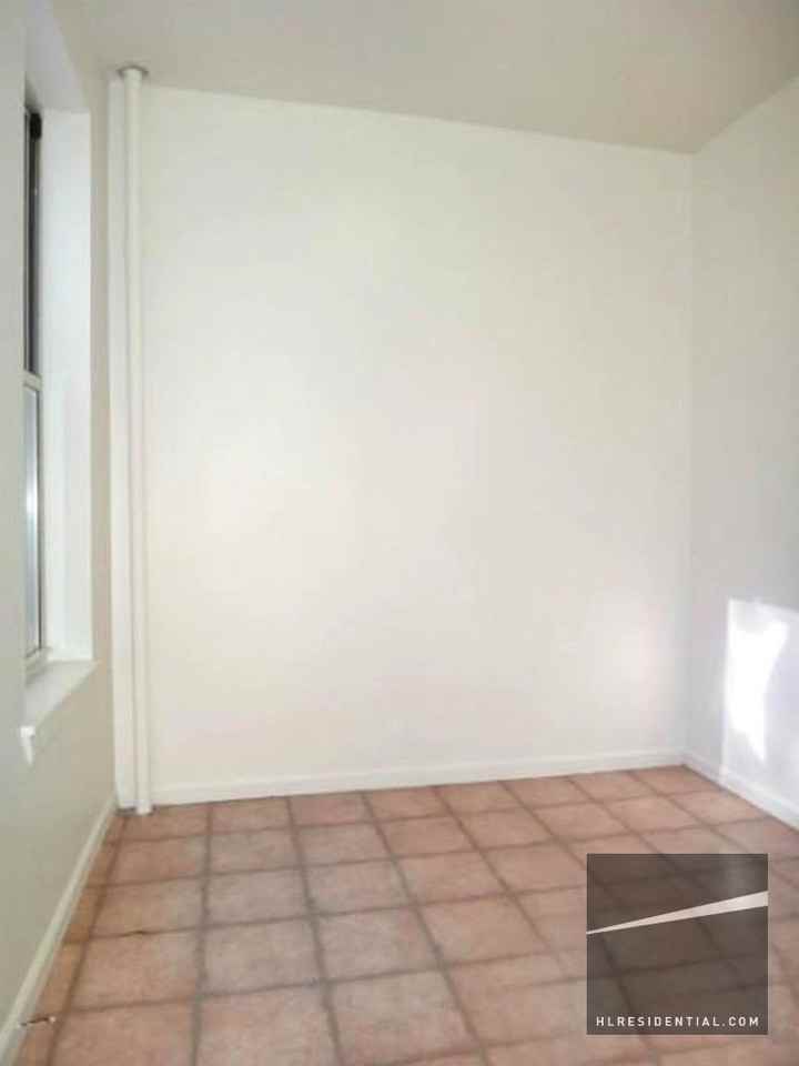 16th St #2L - Photo 3 of 6