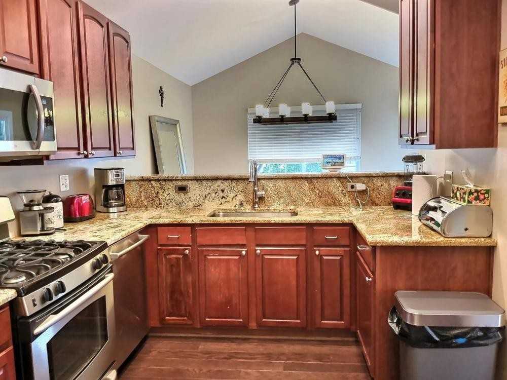 557 Cary Woods Cir - Photo 3 of 10