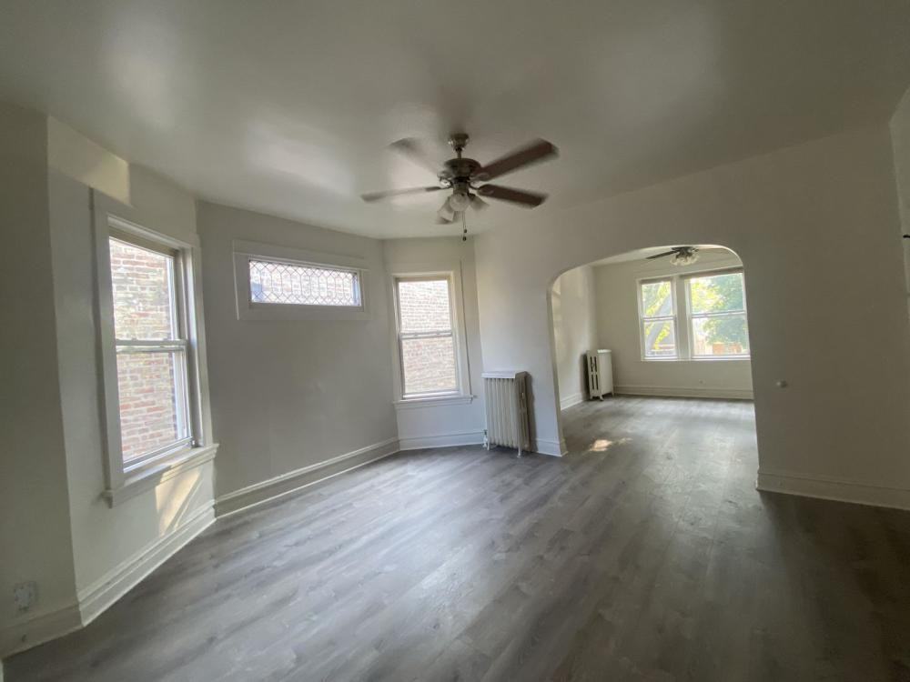 3939 N Spaulding Ave - Photo 2 of 10