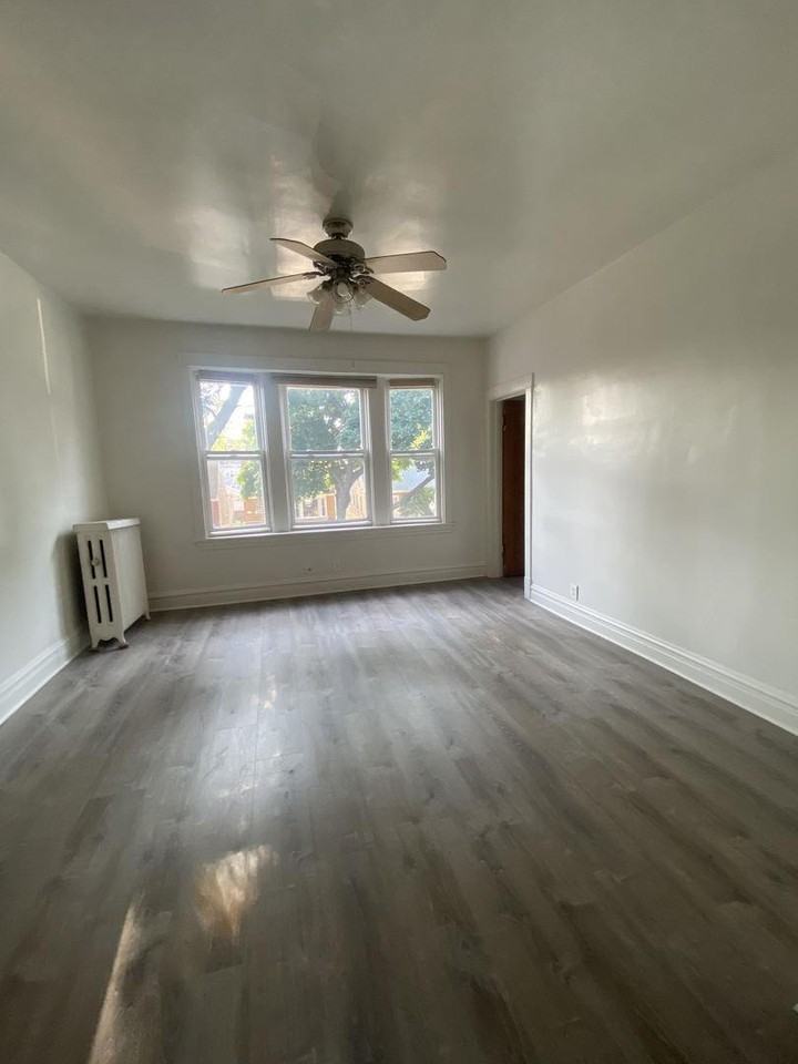 3939 N Spaulding Ave - Photo 3 of 10