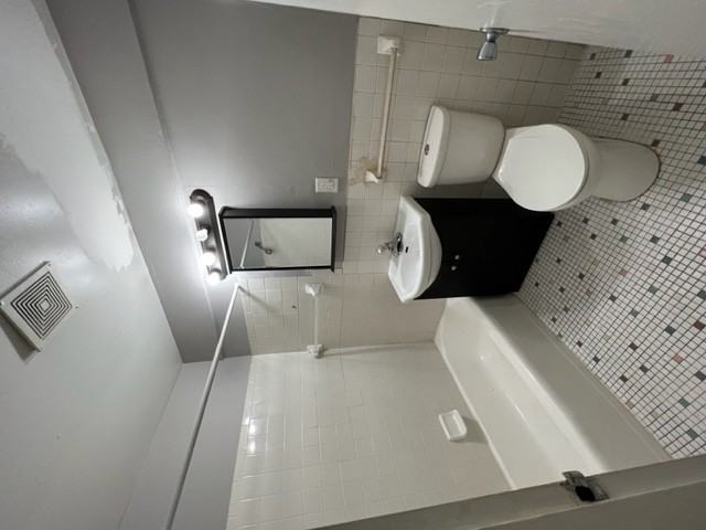 180 Charles Street Northeast - Photo 4 of 7