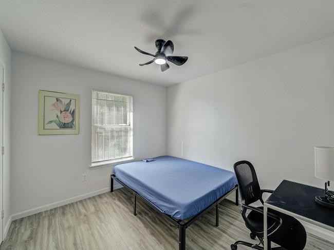 Sylvia St - Photo 4 of 4