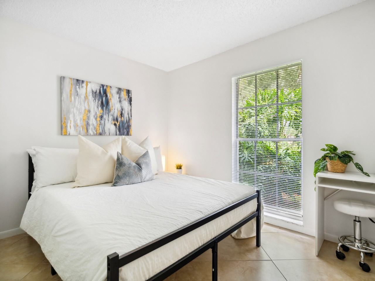 N Gordon St - Photo 6 of 10