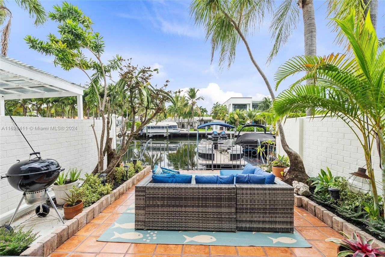 1991 Ne 123rd St - Photo 2 of 8