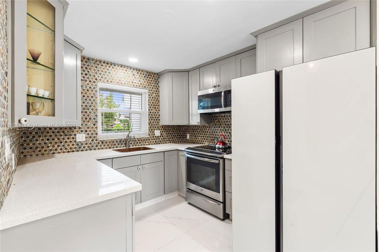 1991 Ne 123rd St - Photo 3 of 8