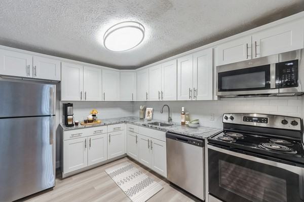 Eagle Rock Apartments at Manchester - Photo 7 of 25