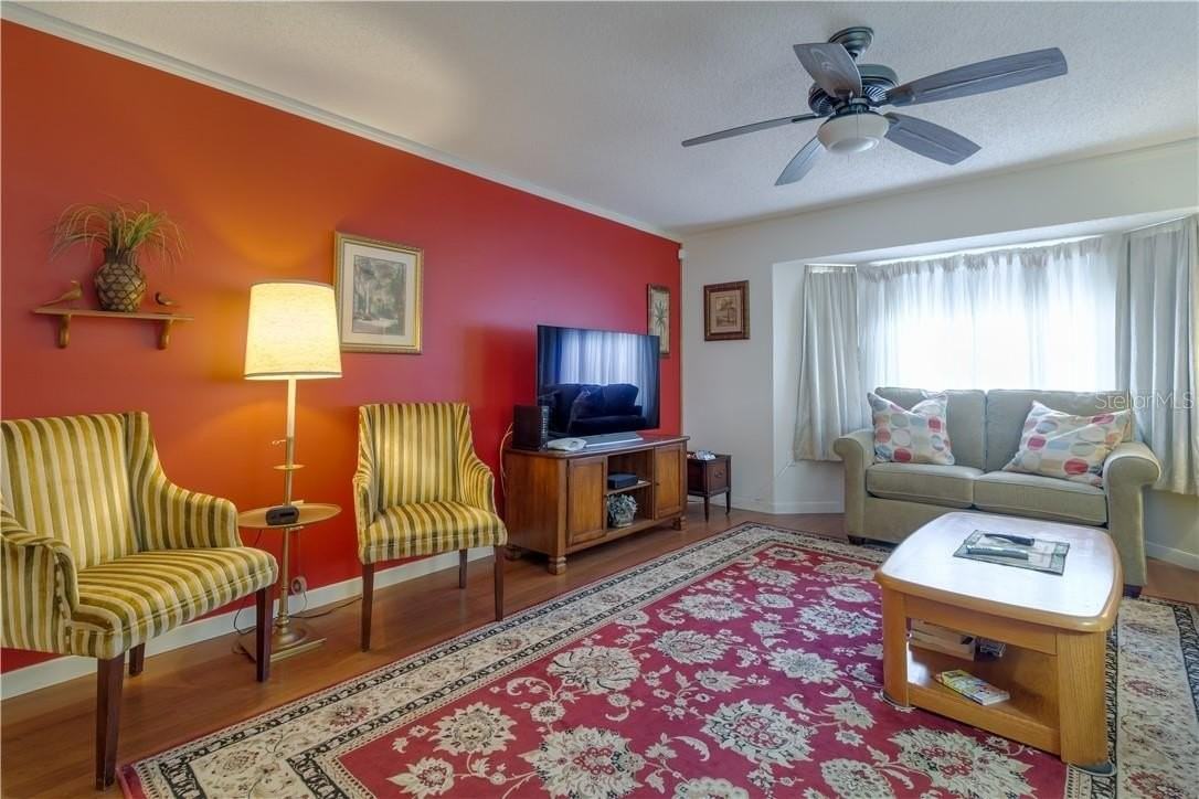 37 Oakland Hills Pl - Photo 4 of 39