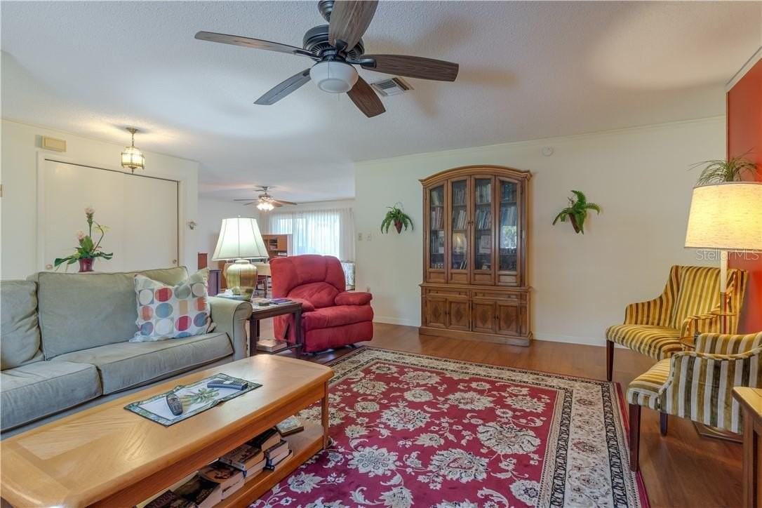 37 Oakland Hills Pl - Photo 6 of 39