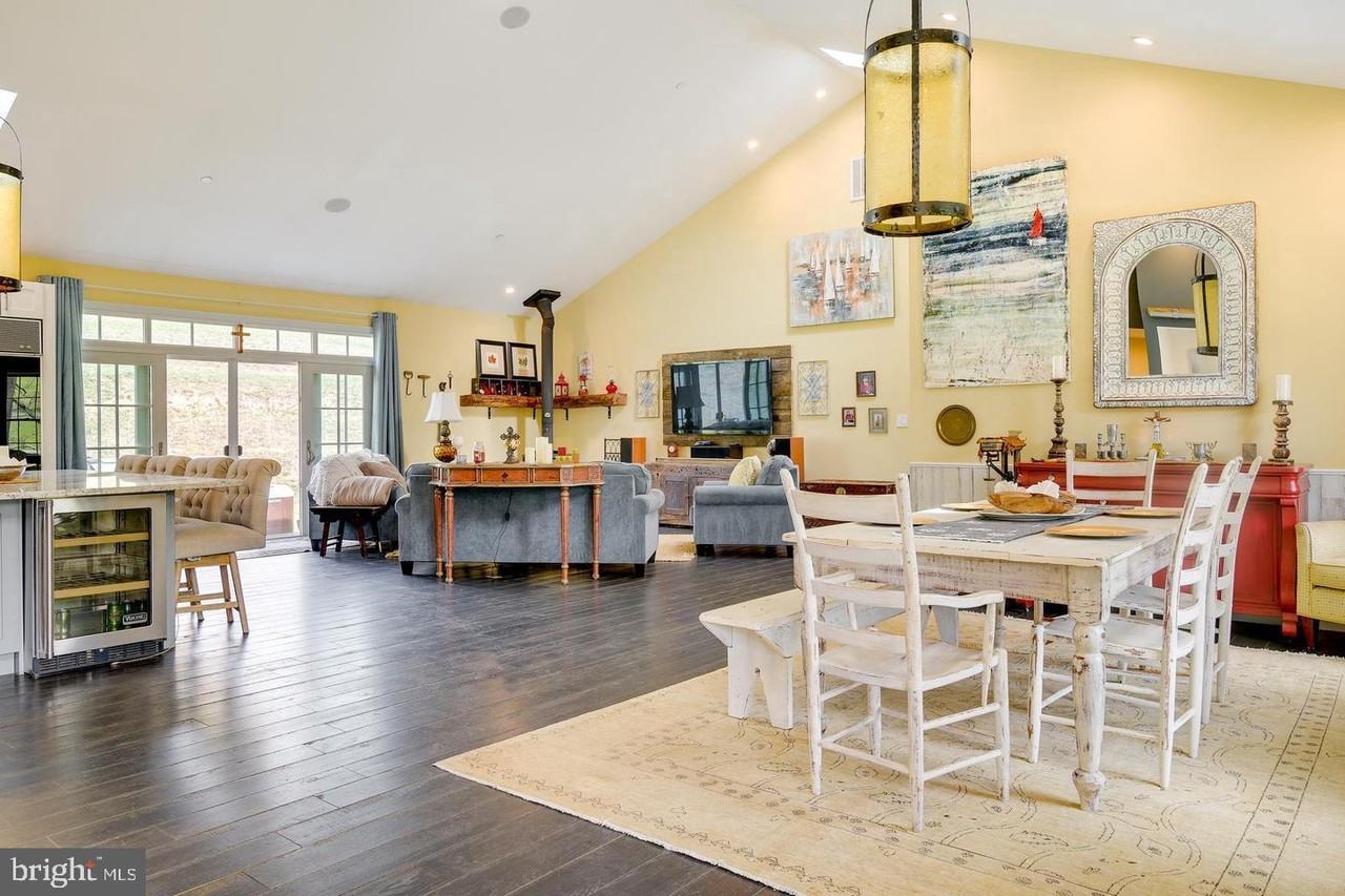 8523 Dogwood Rd - Photo 3 of 22