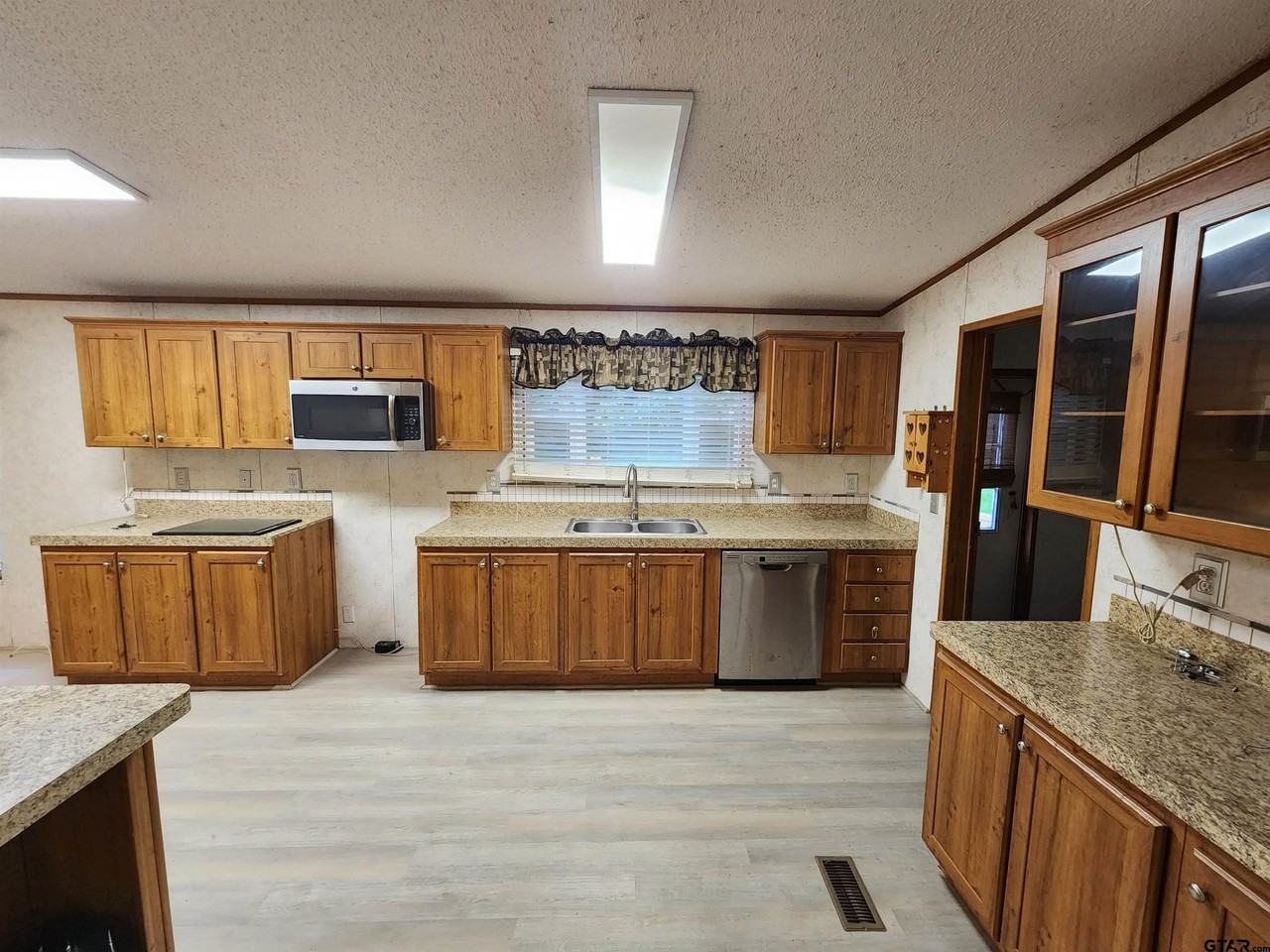 220 County Road 2602 - Photo 2 of 18