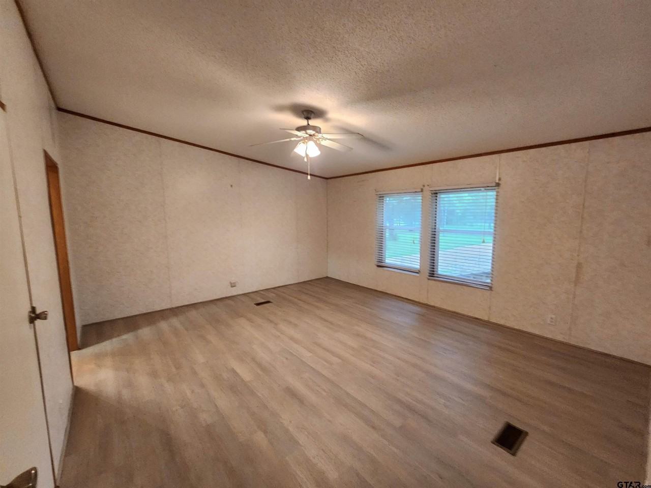 220 County Road 2602 - Photo 3 of 18