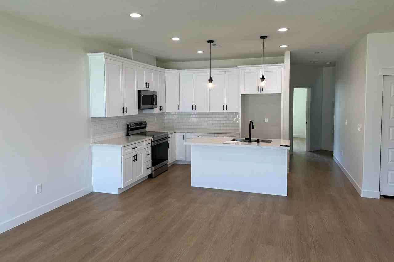 1256 11th St - Photo 2 of 10