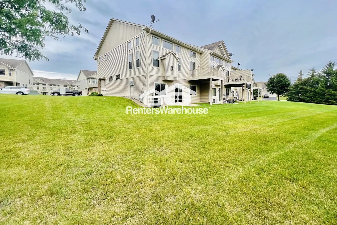 9726 Saint Andrews Dr - Photo 2 of 23