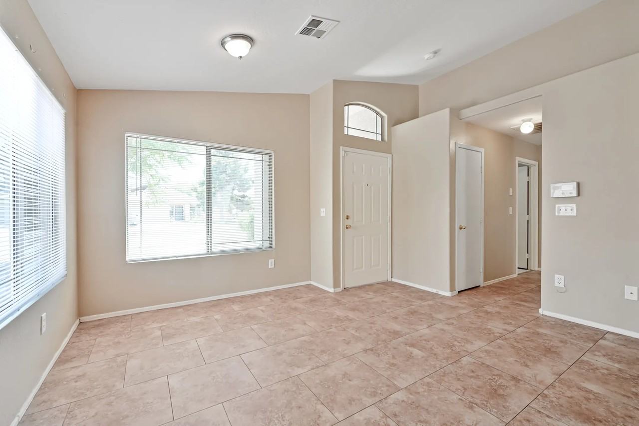 454 W Douglas Ave - Photo 3 of 21