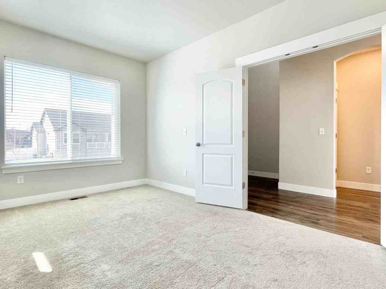 446 N Hill View Dr - Photo 5 of 42