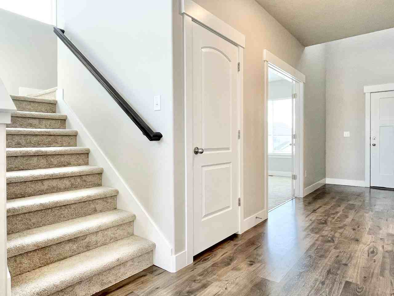 446 N Hill View Dr - Photo 6 of 42
