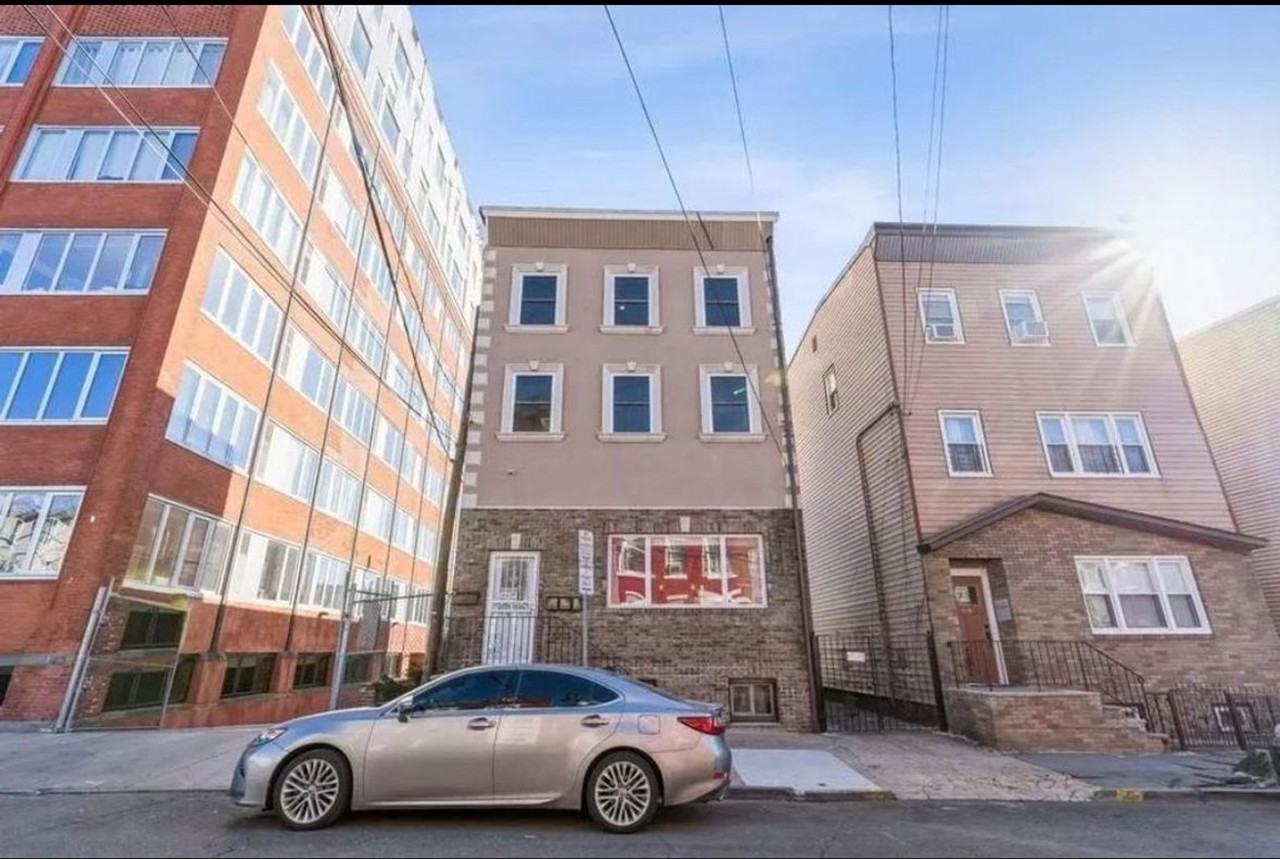 62 Columbia St - Photo 2 of 14