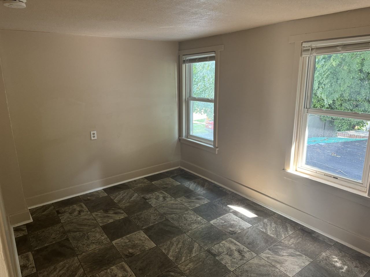 534 Church St - Photo 5 of 13