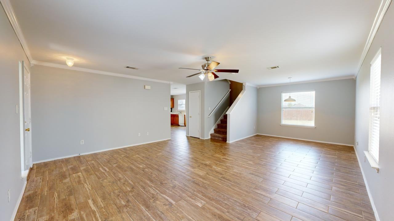 15214 Meredith Ln - Photo 3 of 28