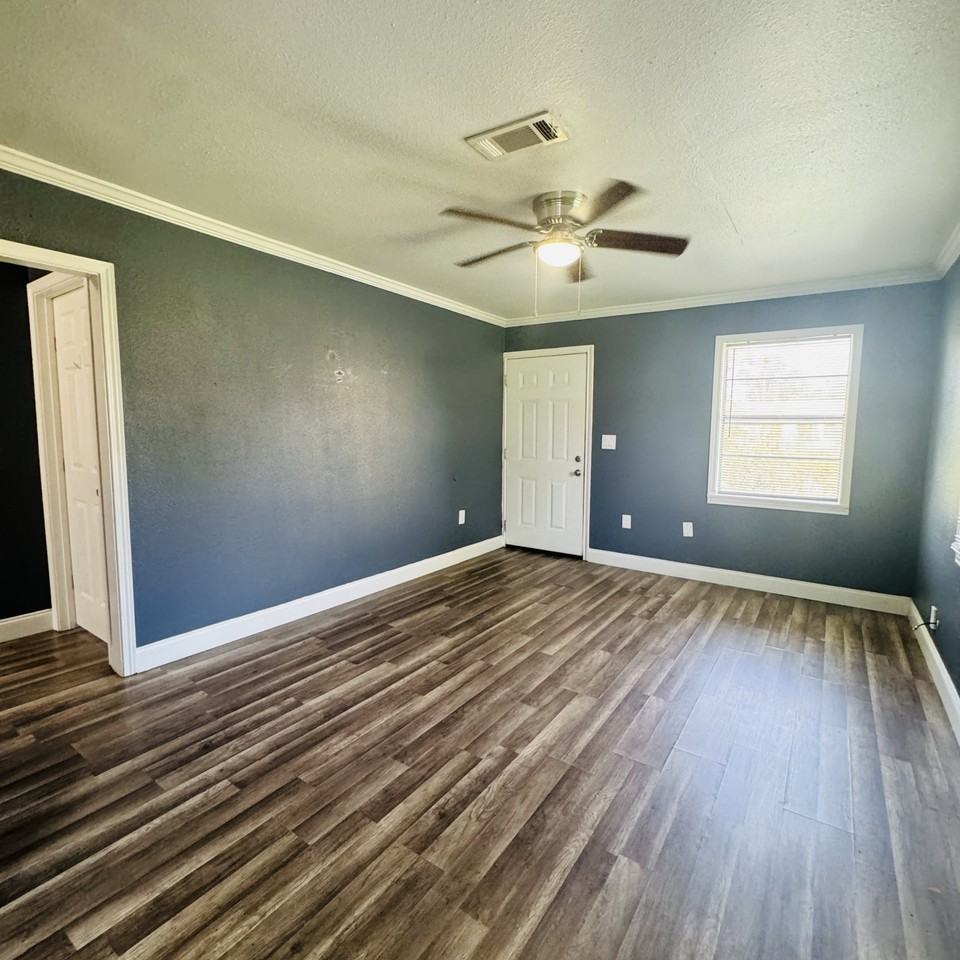 501 Knox Ave - Photo 2 of 12