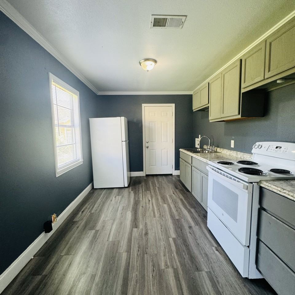 501 Knox Ave - Photo 3 of 12