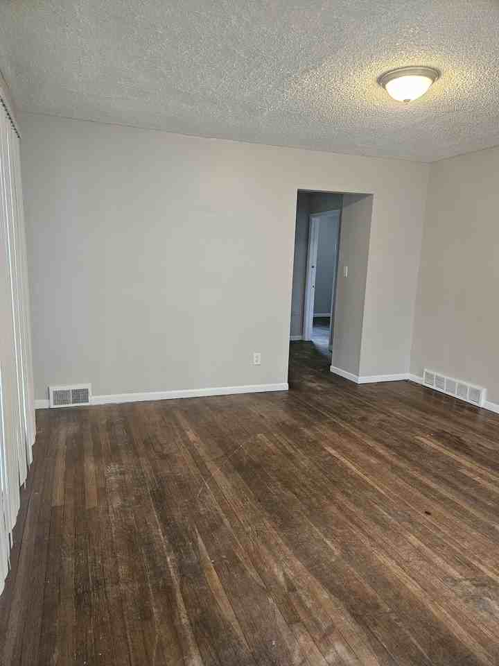 1538 Magnolia Dr - Photo 3 of 6
