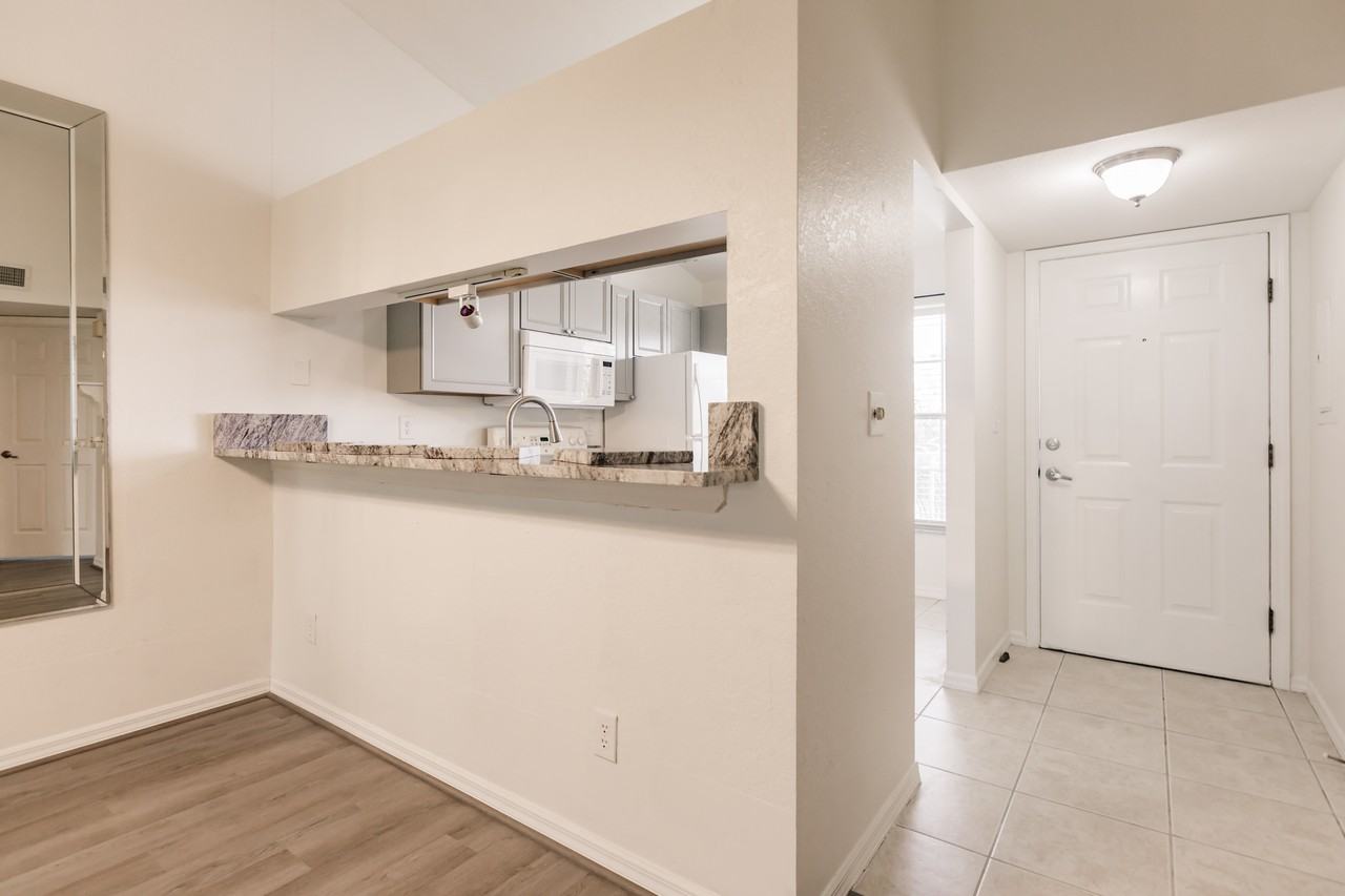 14461 Lakewood Trace Ct #303 - Photo 7 of 25