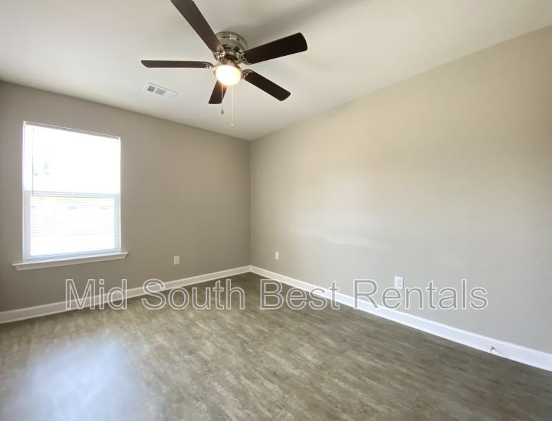 107 Redbud Ct - Photo 4 of 8