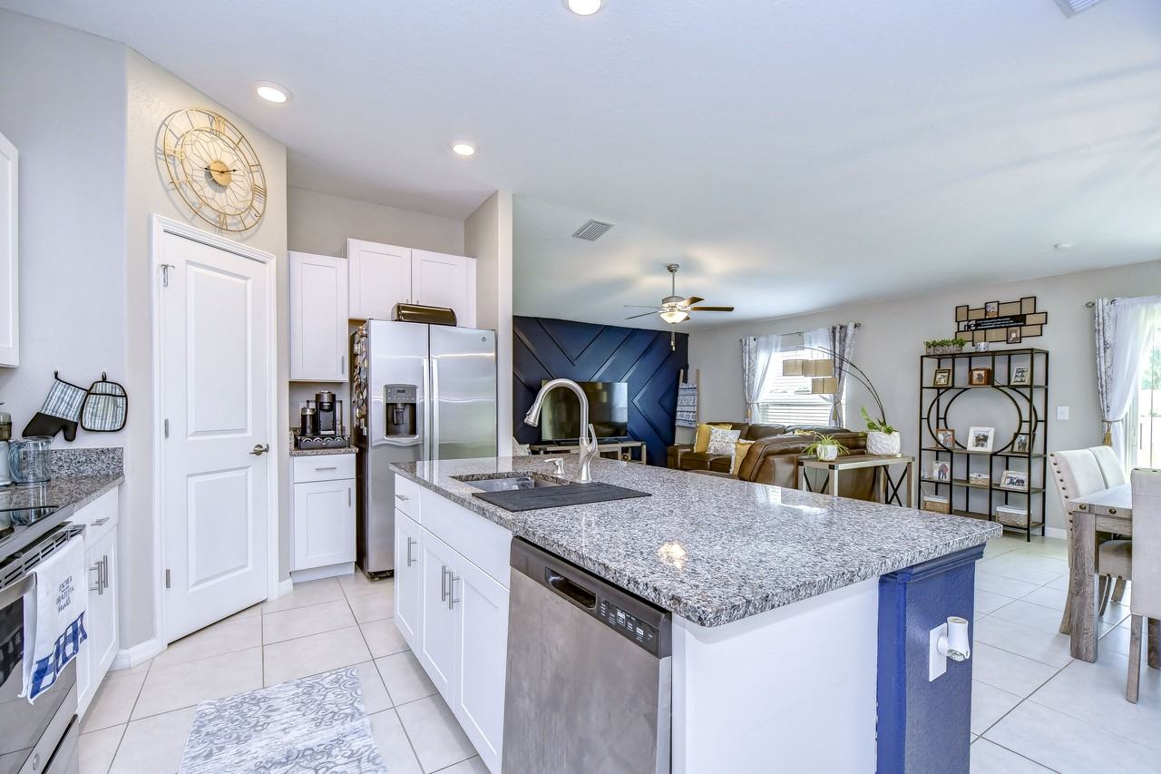 1412 Tahitian Sunrise Drive - Photo 3 of 30