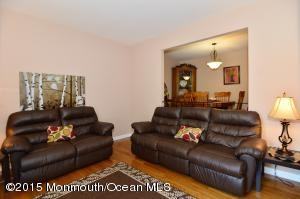 22 Hemlock Dr - Photo 3 of 19