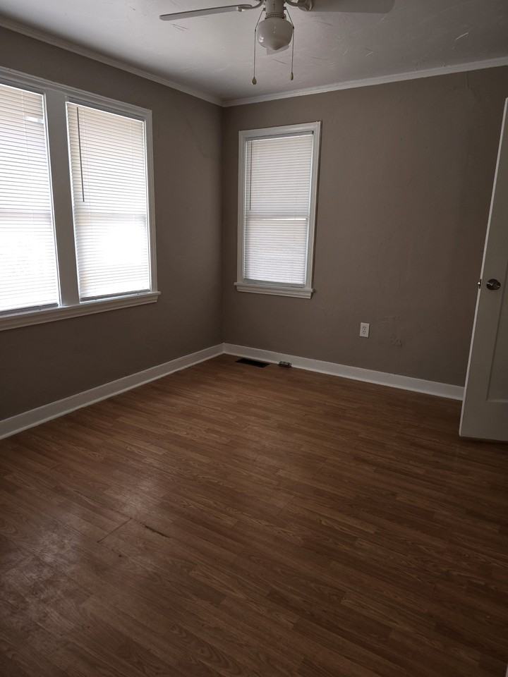 2209 N Youngs Blvd - Photo 3 of 7