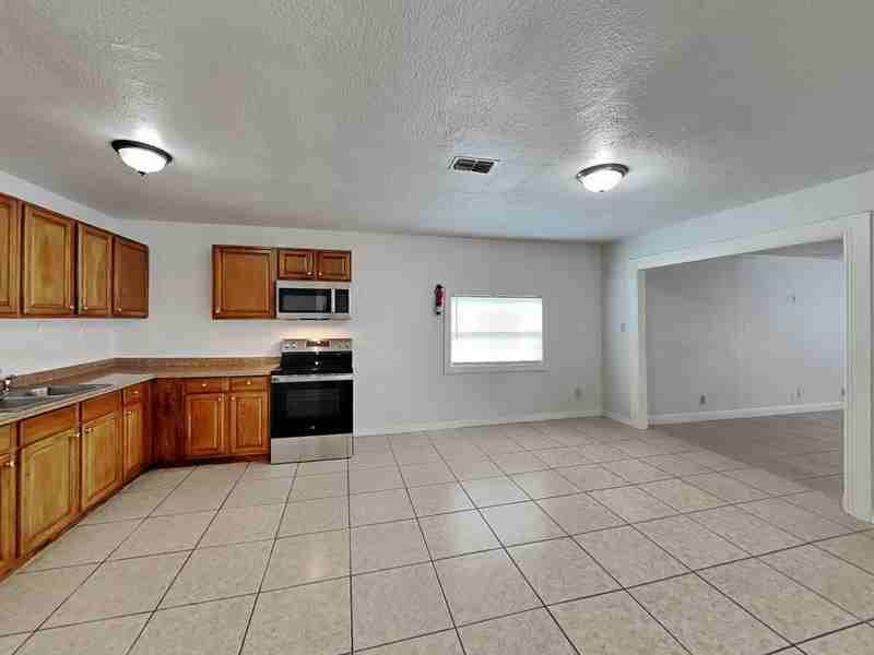 101 Samuel St - Photo 7 of 22