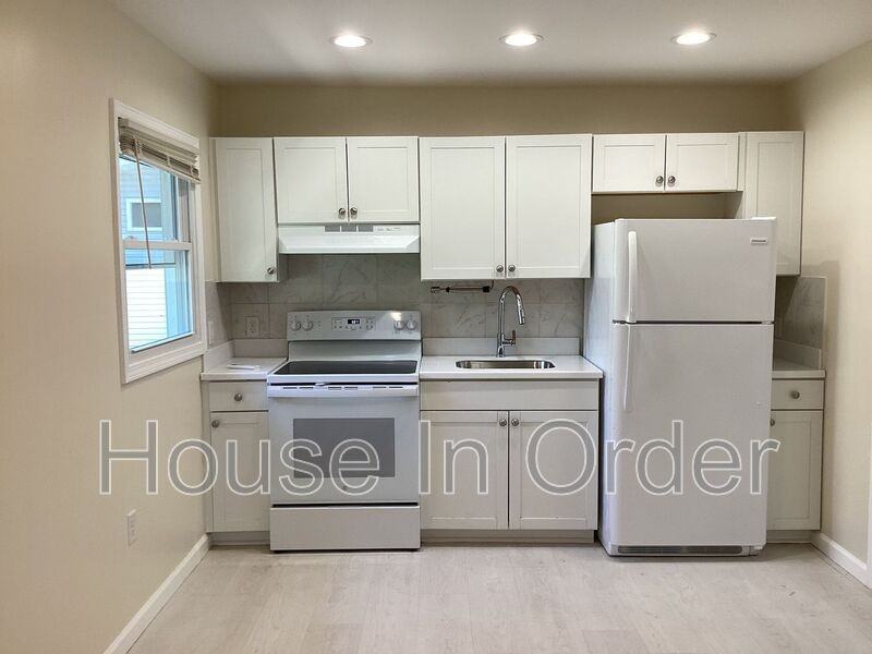 305 8th Ave E #204 - Photo 4 of 6